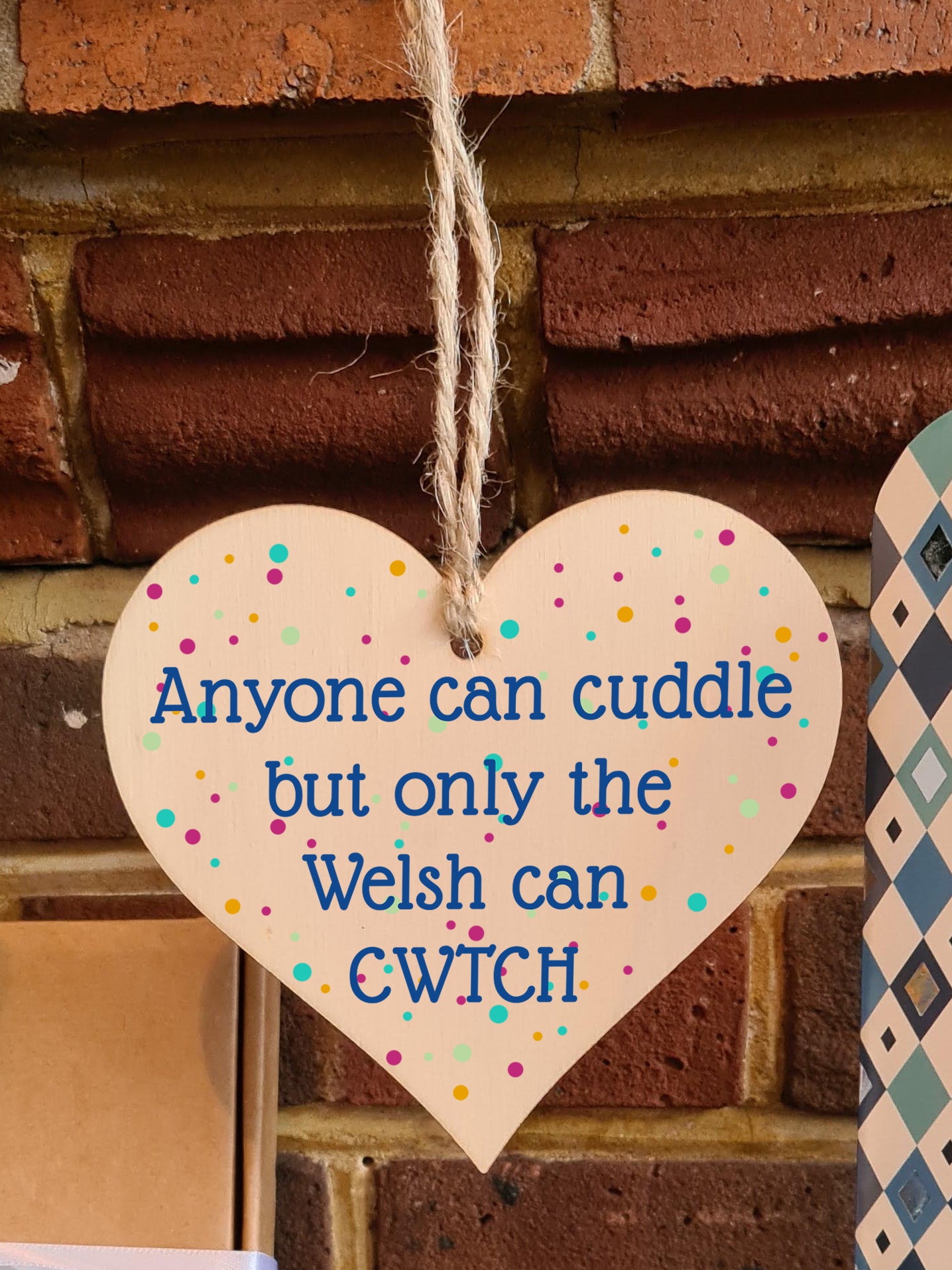 Handmade Wooden Hanging Heart Plaque Gift Cuddle Welsh Cwtch Fun Novelty Wall Hanger Decoration Friendship Family Love