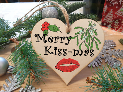 Handmade Christmas Hanging Wooden Heart Plaque Decoration Gift Merry Kiss-mas perfect for your Boyfriend or Girlfriend Romantic festive bauble or tag