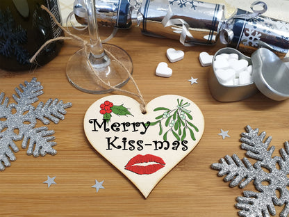 Handmade Christmas Hanging Wooden Heart Plaque Decoration Gift Merry Kiss-mas perfect for your Boyfriend or Girlfriend Romantic festive bauble or tag