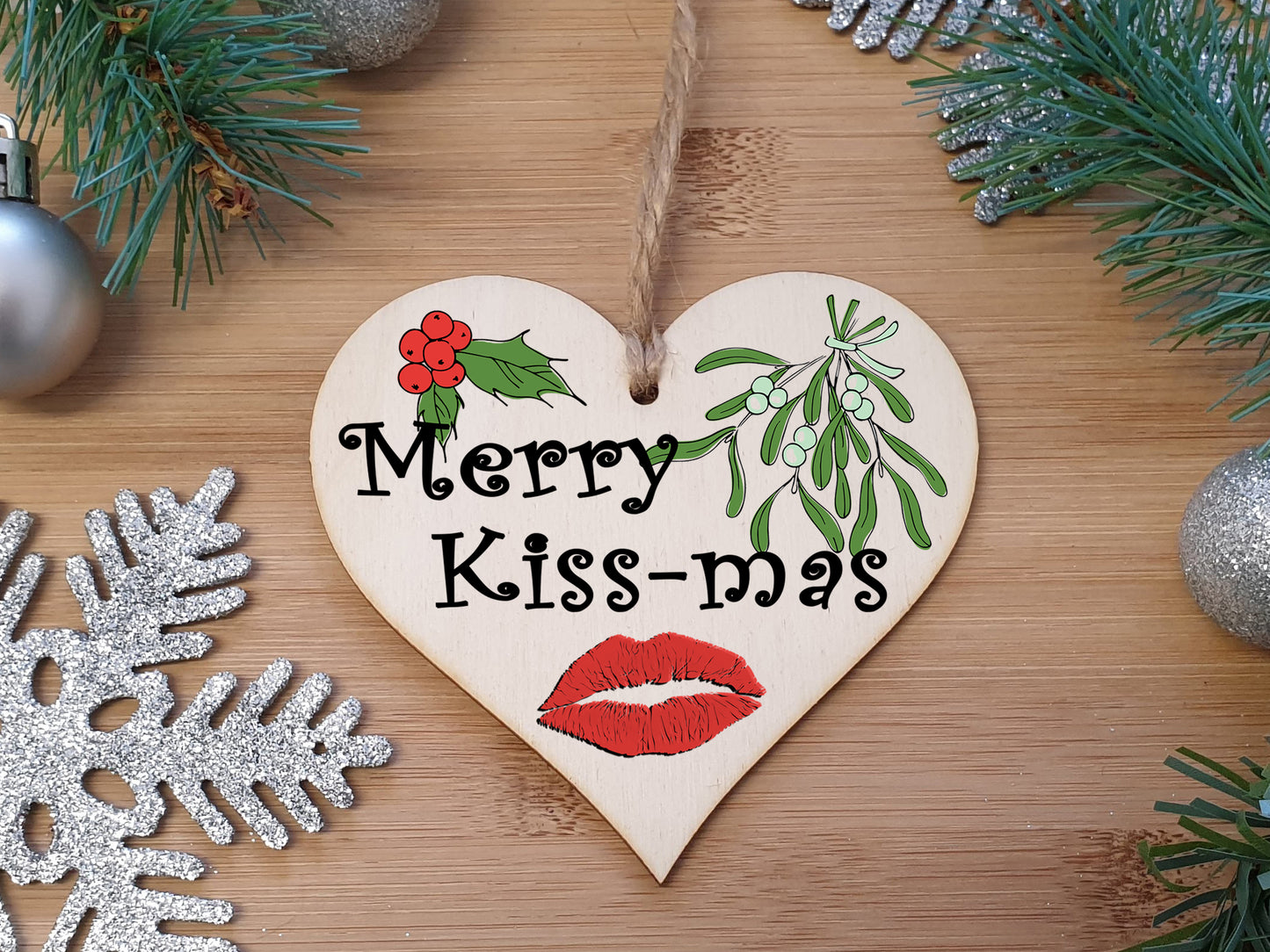 Handmade Christmas Hanging Wooden Heart Plaque Decoration Gift Merry Kiss-mas perfect for your Boyfriend or Girlfriend Romantic festive bauble or tag