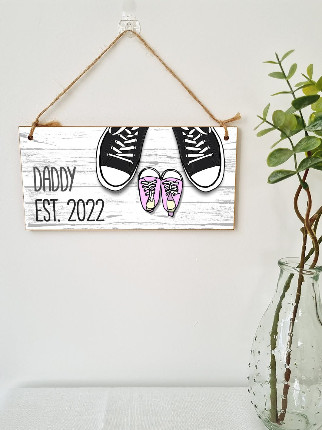 Handmade Wooden Hanging Wall Plaque Daddy Est 2022 Novelty Cute Sign New Dad from Baby 1st Father's Day Gift