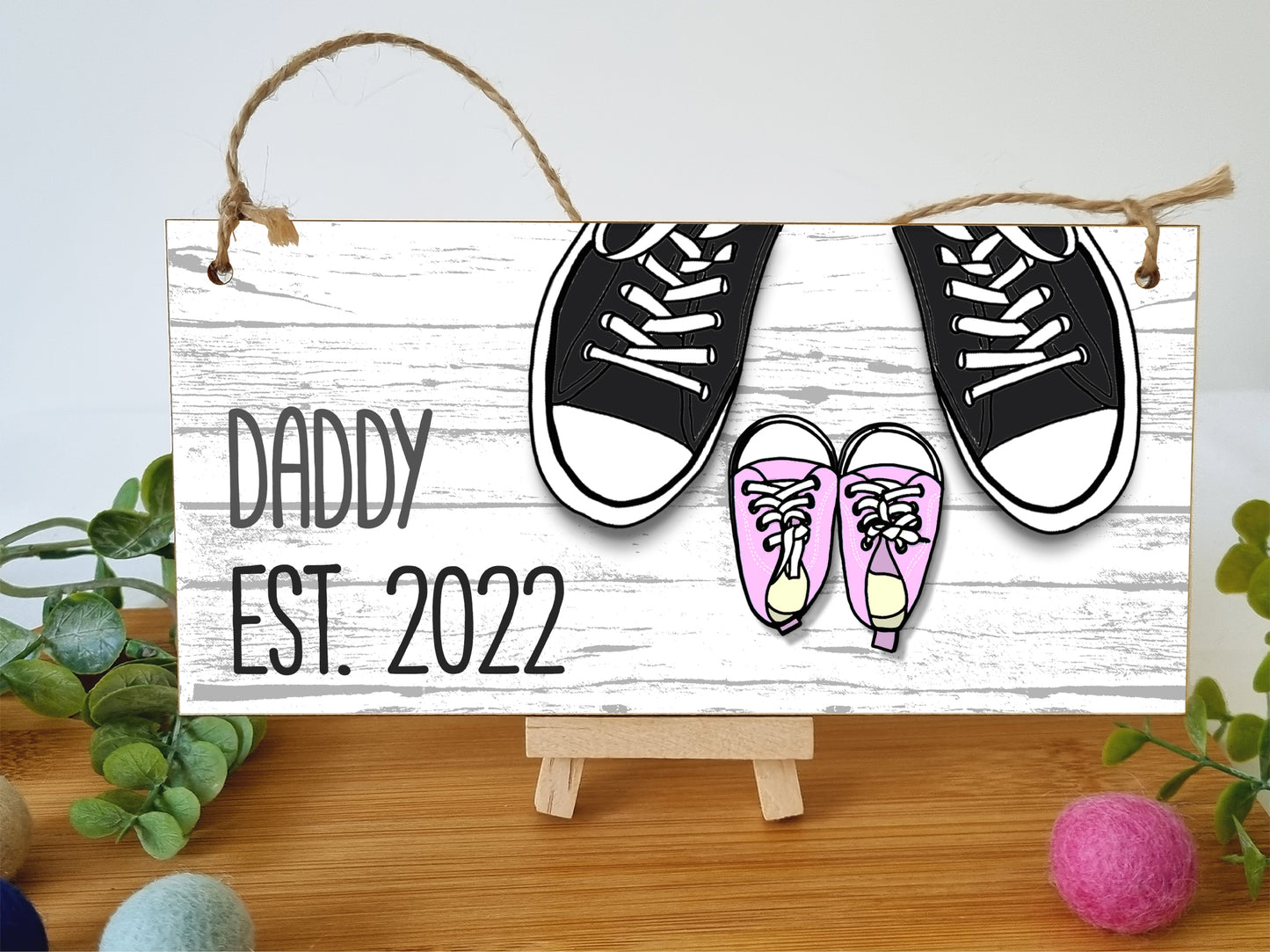 Handmade Wooden Hanging Wall Plaque Daddy Est 2022 Novelty Cute Sign New Dad from Baby 1st Father's Day Gift