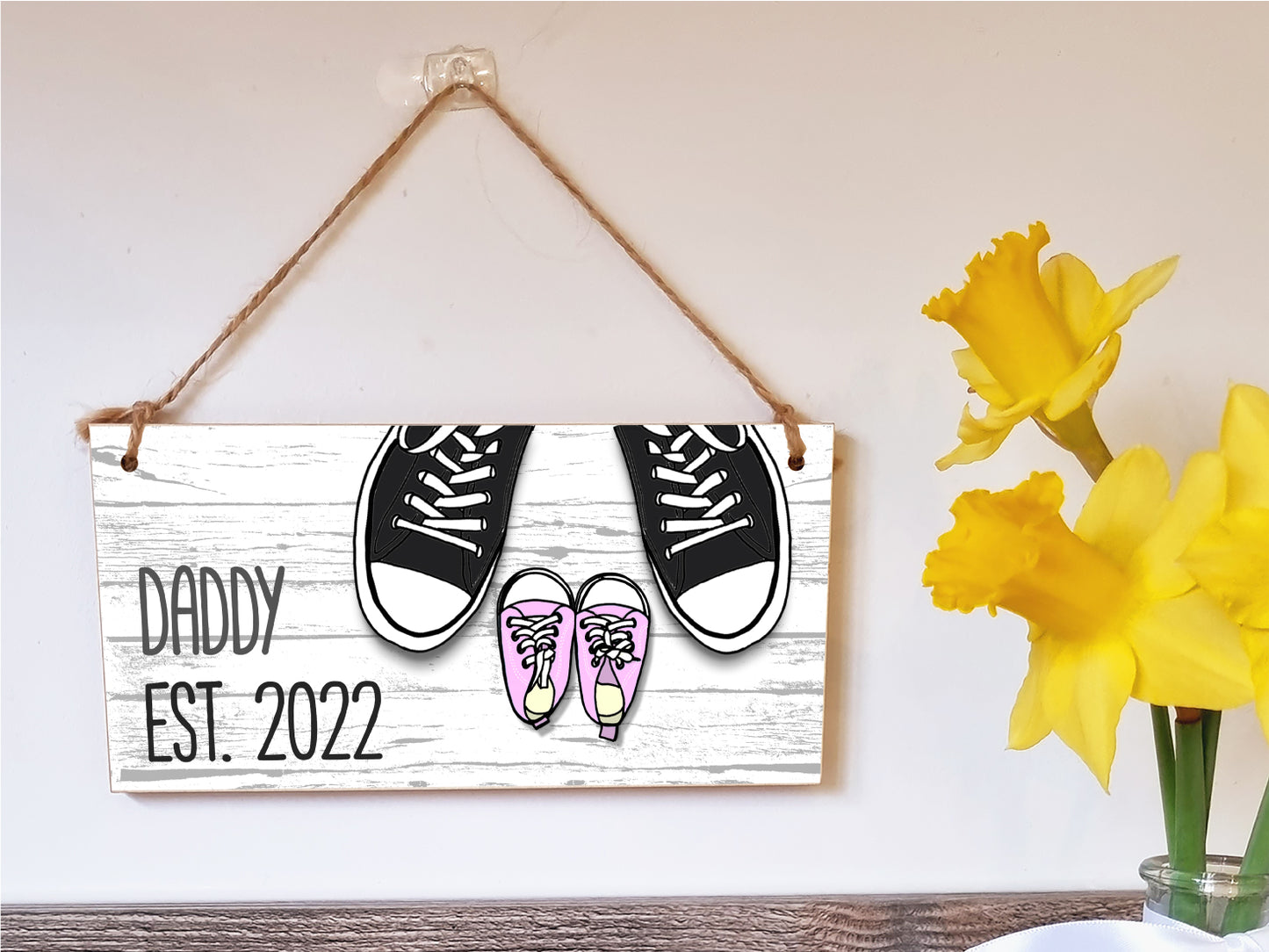 Handmade Wooden Hanging Wall Plaque Daddy Est 2022 Novelty Cute Sign New Dad from Baby 1st Father's Day Gift