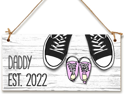 Handmade Wooden Hanging Wall Plaque Daddy Est 2022 Novelty Cute Sign New Dad from Baby 1st Father's Day Gift