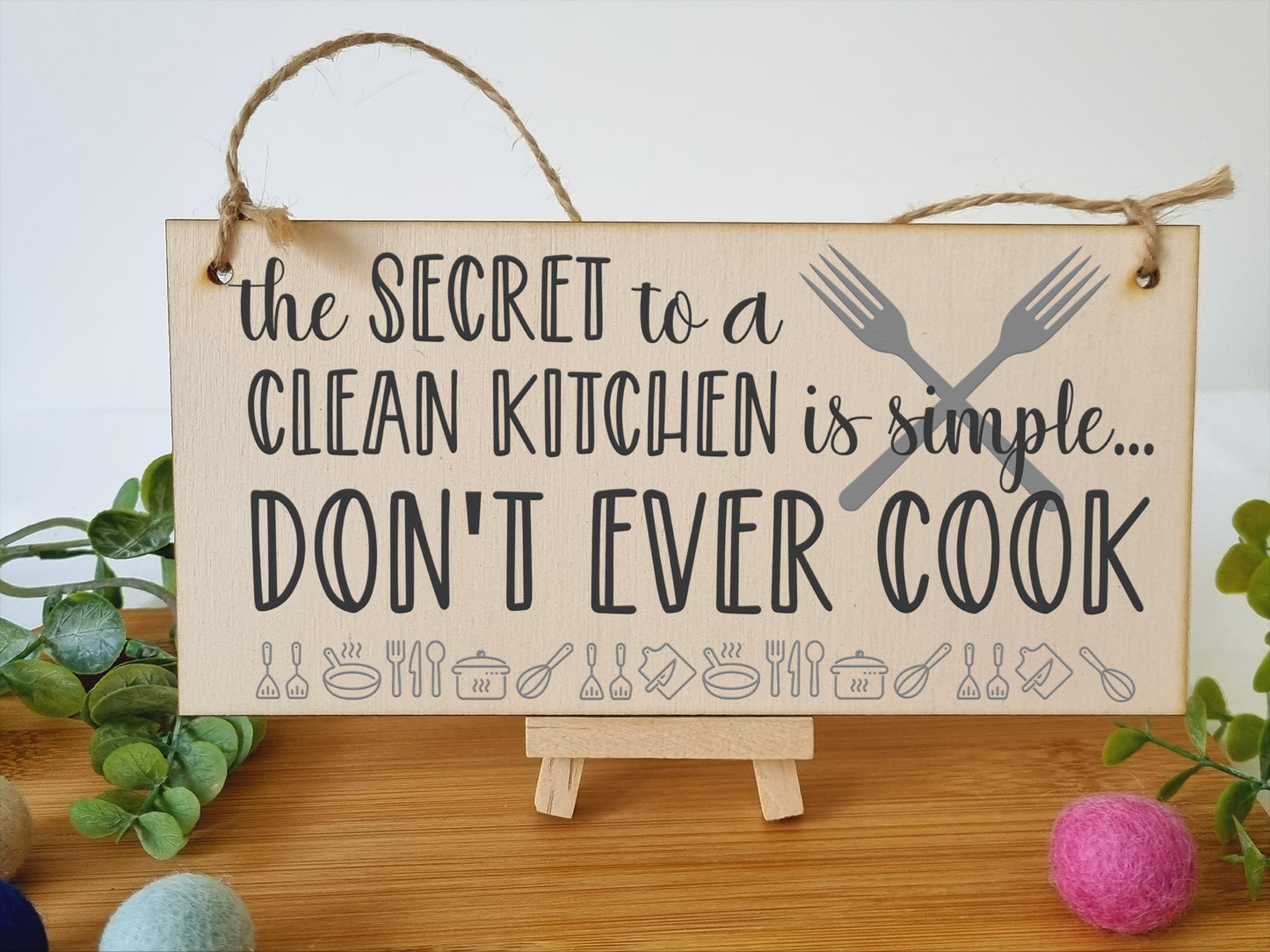 Secret to a clean kitchen Don't Cook Funny Novelty Handmade Wooden Plaque Kitchen Baking Hanging Sign Home Décor