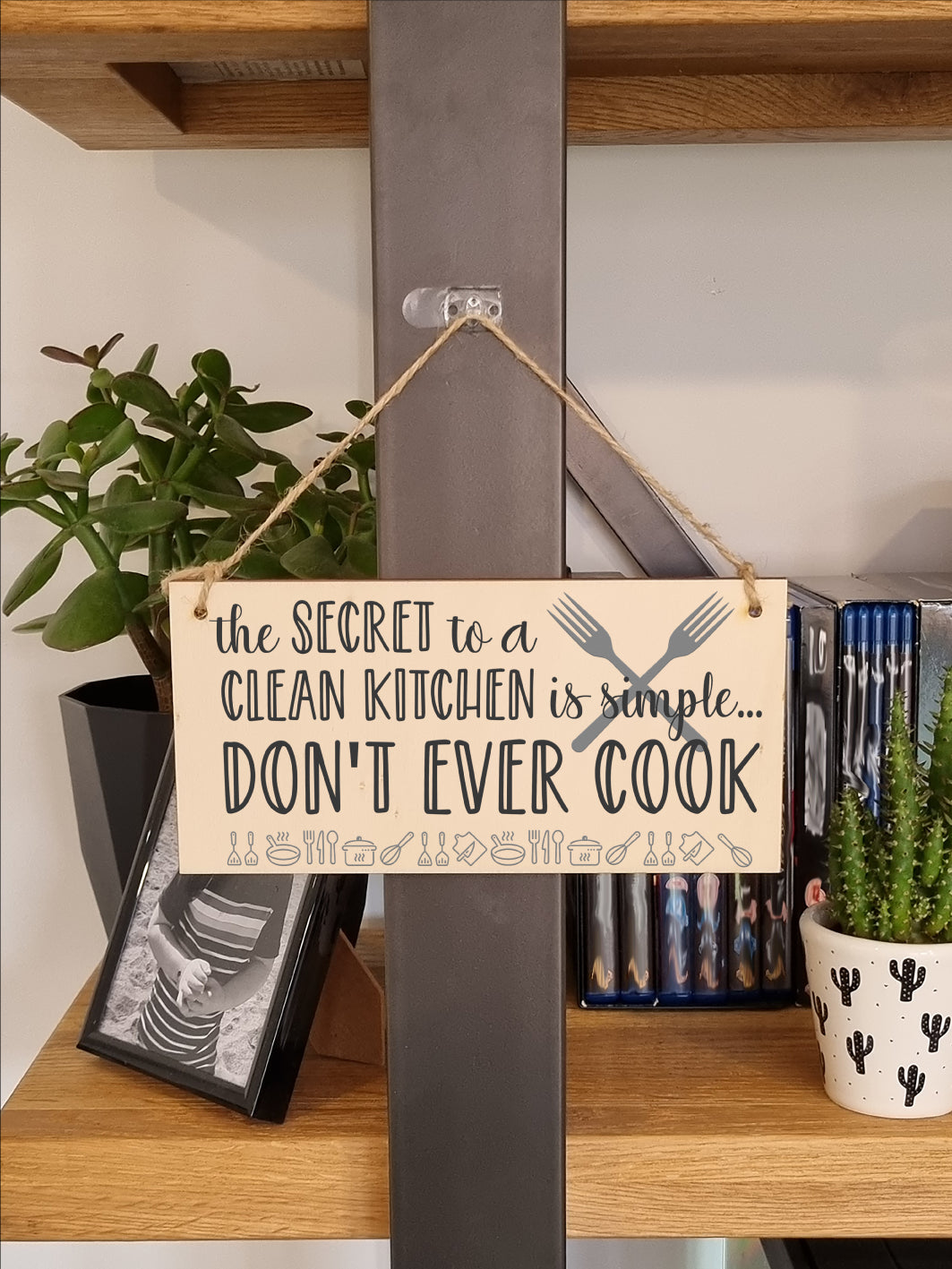 Secret to a clean kitchen Don't Cook Funny Novelty Handmade Wooden Plaque Kitchen Baking Hanging Sign Home Décor