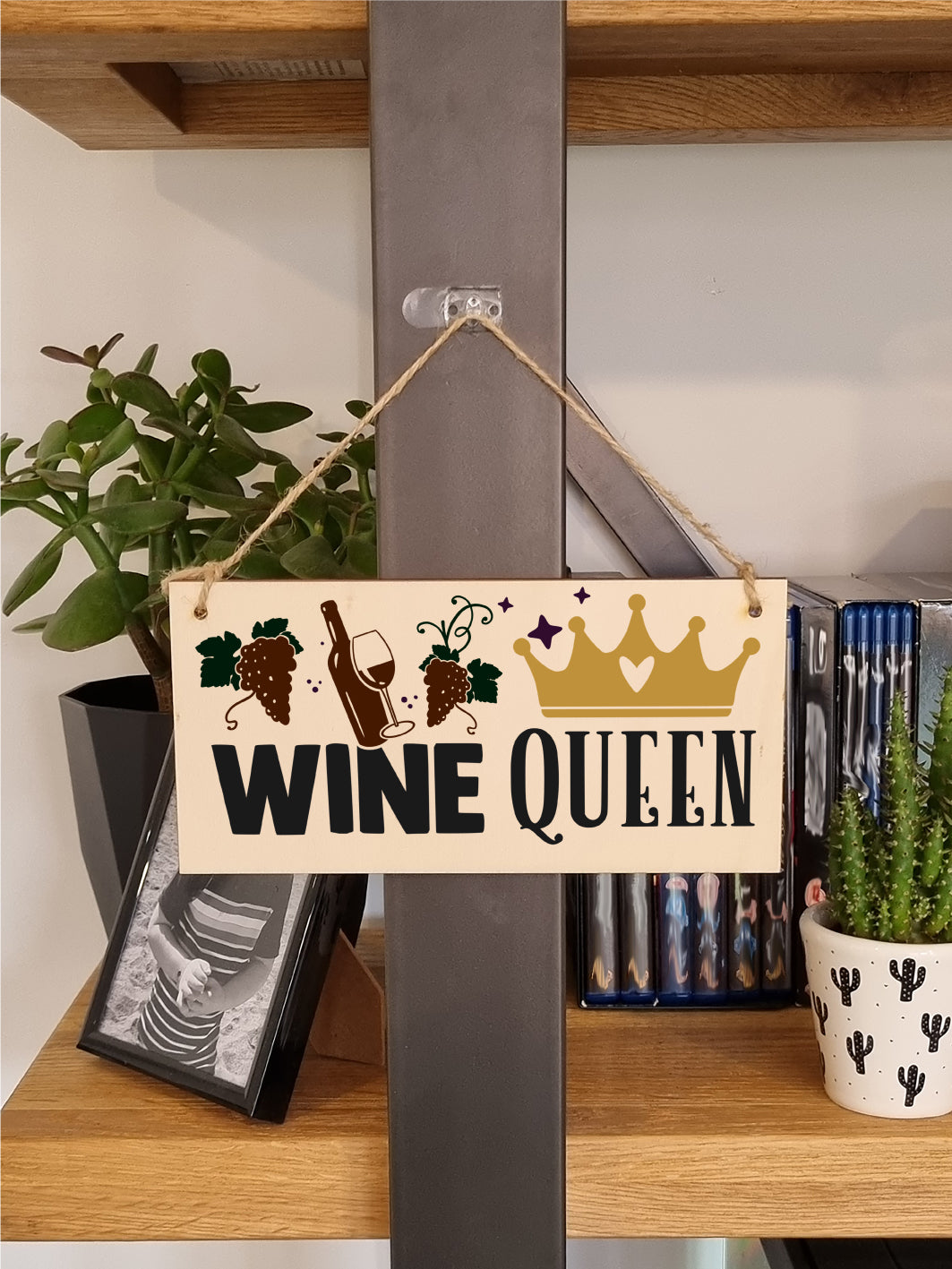 Wine Queen Funny Novelty Handmade Wooden Hanging Wall Plaque Great Friendship Gift Home Bar Sign Decoration