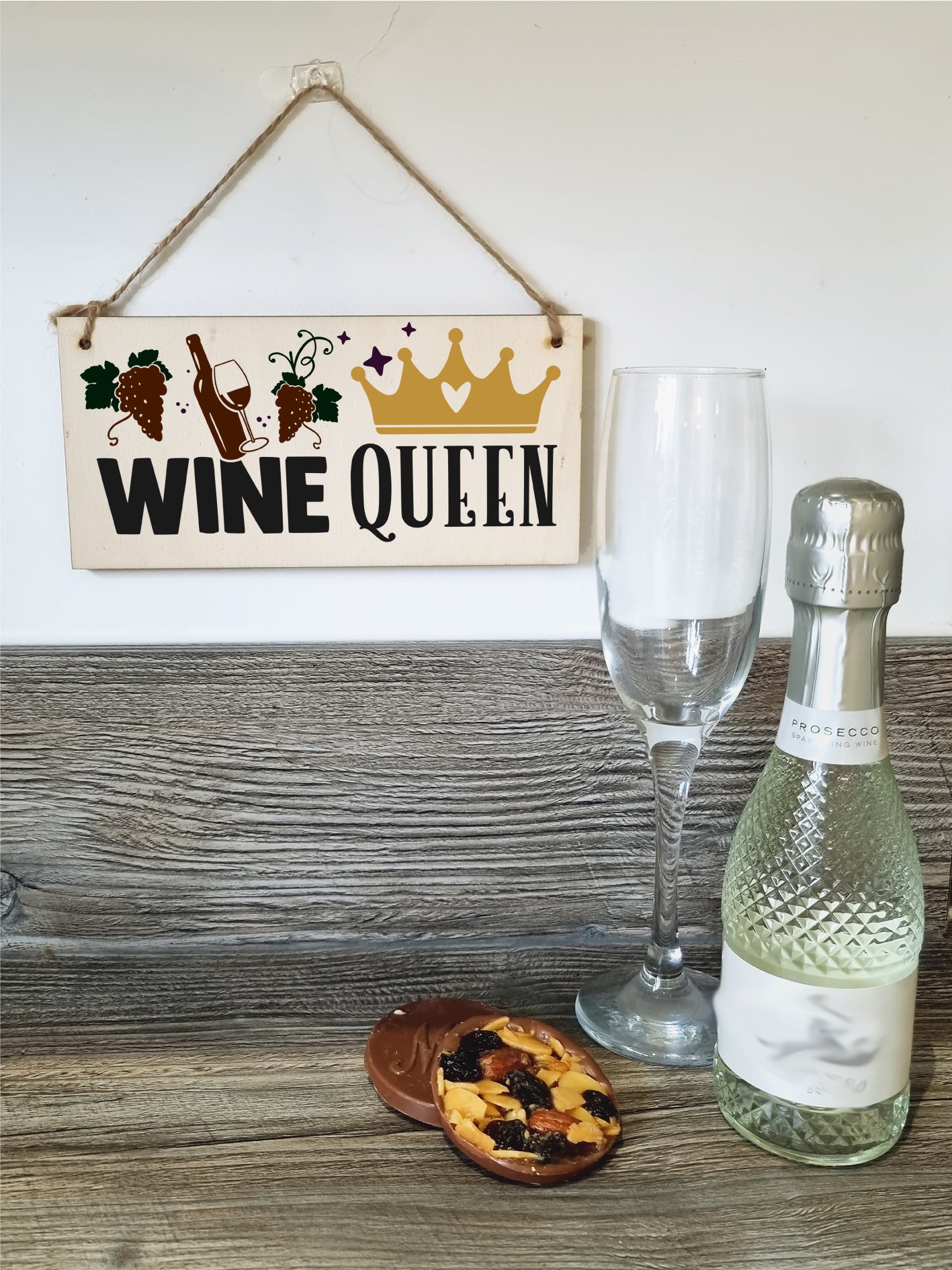 Wine Queen Funny Novelty Handmade Wooden Hanging Wall Plaque Great Friendship Gift Home Bar Sign Decoration